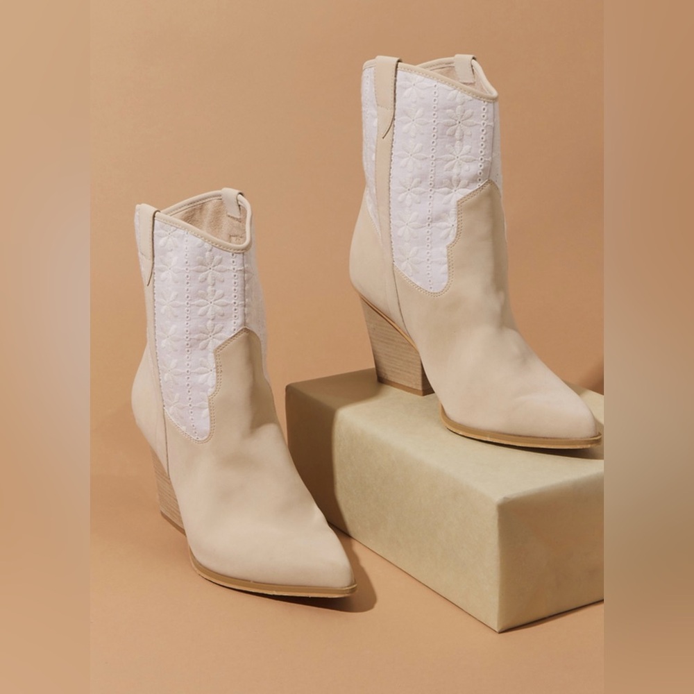 ARULA Wide Width Taupe-Ivory Booties                            SIZE 10W   *NWT* - Picture 12 of 14